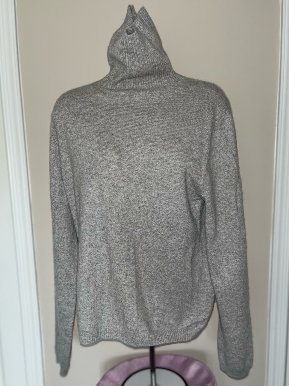 🩶Neiman Marcus Cashmere sweater turtleneck in gray🩶